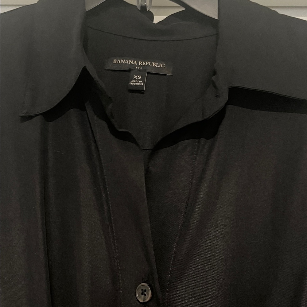 Banana Republic Classic Black dress A line skirt tie belt. Button down front.